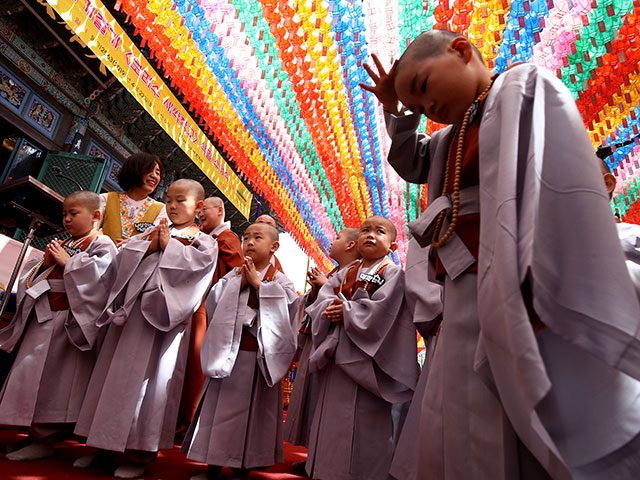 Посвящение в монахи: юные корейцы принимают буддизм