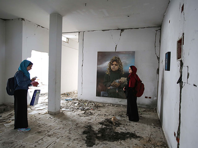 "Мечтатели среди руин": выставка в Газе