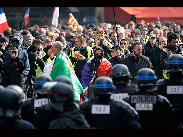 Красный первомай в Париже: кровь и слёзы