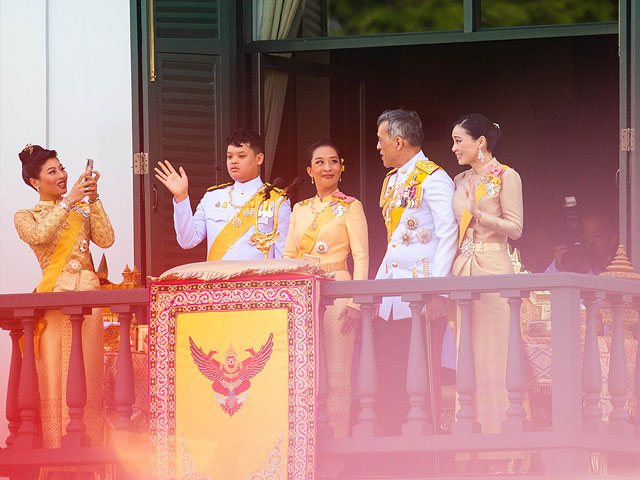 Таиланд приветствует новых короля и королеву