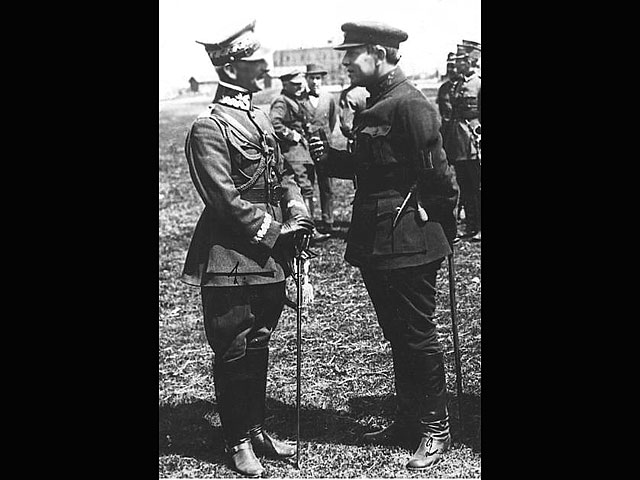 Генерал Антони Листовски (слева) во время беседы с Симоном Петлюрой (справа)