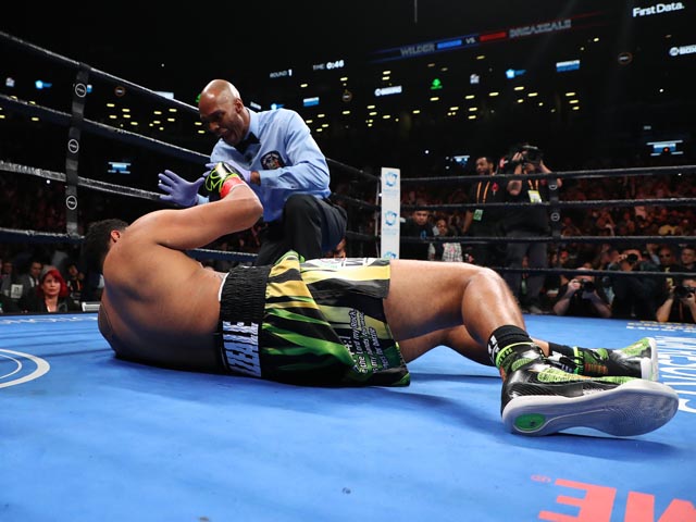 Бокс: Деонтей Уайлдер нокаутировал претендента на третьей минуте боя