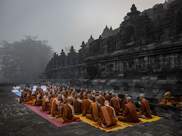 Весак: чествование Будды в Индонезии