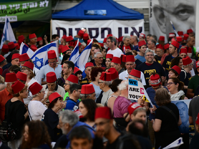 В Тель-Авиве проходит массовая акция "Защитная стена для демократии"