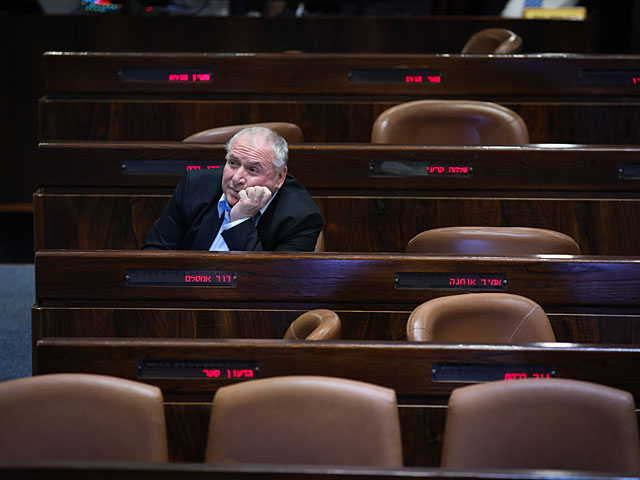 Обсуждение законопроекта о роспуске Кнессета проходит почти при пустом зале