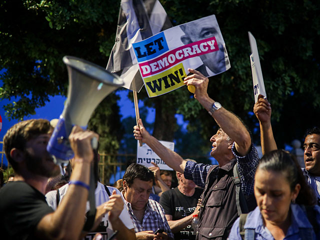 По данным опросов, политический кризис приносит Либерману новые голоса избирателей