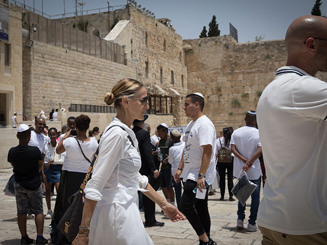 Сара Джессика Паркер около Стены Плача в Иерусалиме. 4 июня 2019 года 