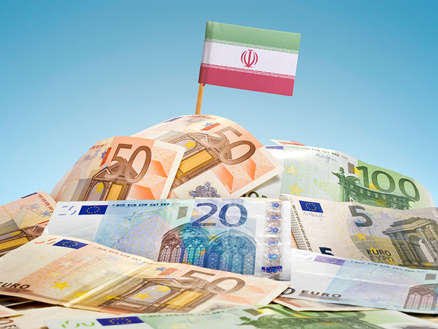 Крупный сингапурский банк начал закрывать счета иранских граждан  
