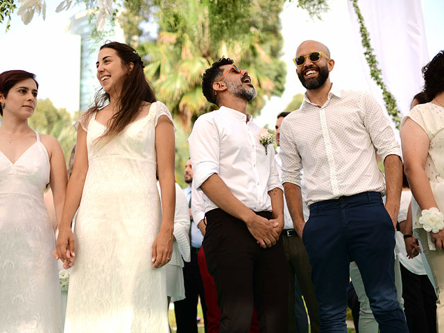 За однополые браки: массовая свадьба в Тель-Авиве