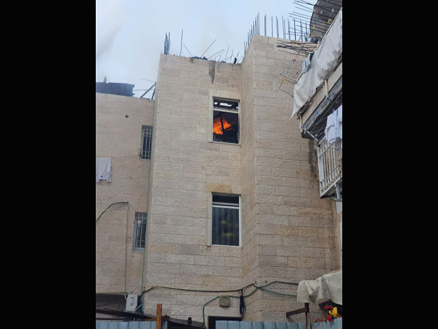 Произошел пожар в четырехэтажном доме в Иерусалиме