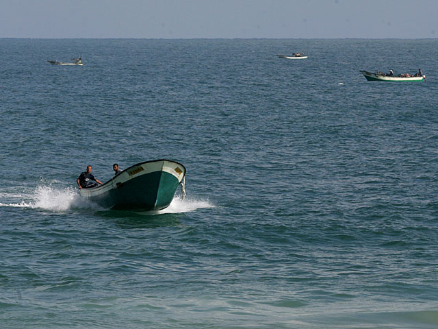 В ответ на "огненный террор" Израиль запретил рыбную ловлю у побережья Газы