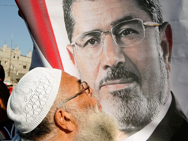 СМИ: Мурси похоронили тайно, нарушив завещание  
