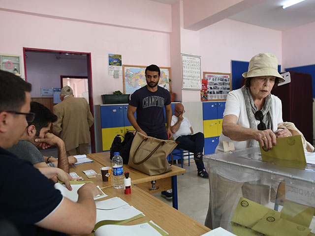 На избирательном участке в Стамбуле, 23 июня 2019 года  