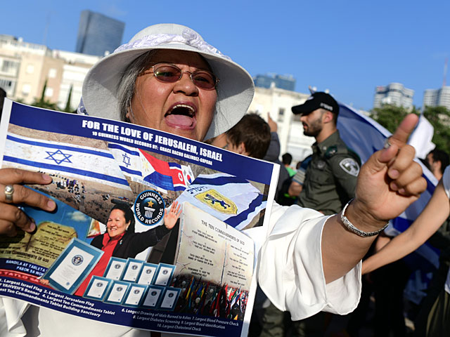 В Тель-Авиве проходит акция протеста против депортации иностранных рабочих из Филиппин и их детей