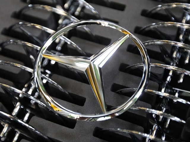 На "АвтоВАЗе" изготовляли поддельные фирменные знаки Mercedes-Benz