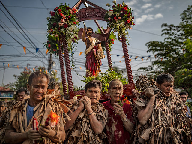 "Люди грязи": филиппинцы чествуют Иоанна Крестителя