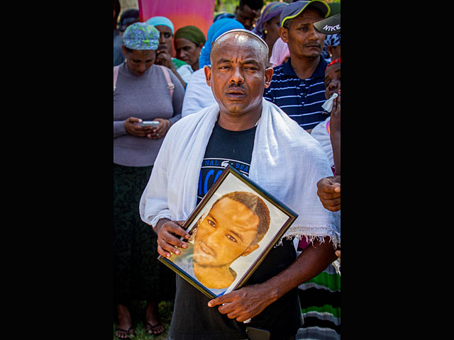 Тысячи выходцев из Эфиопии принимают участие в акции протеста в Кирьят-Ате