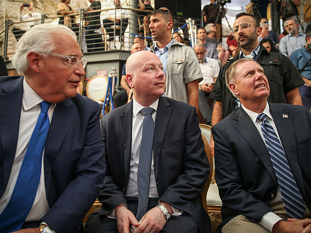 Дэвид Фридман, Джейсон Гринблатт и сенатор США Линдси Грэхем на открытии открытие "Дороги паломников". 30 июня 2019 года