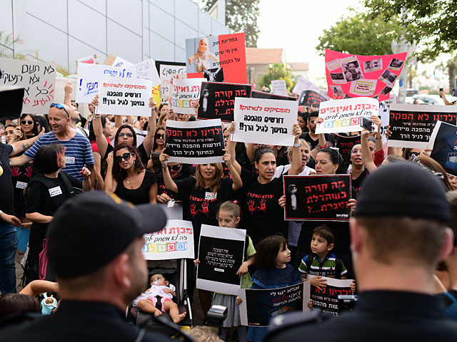 Акции протеста родителей против насилия над детьми