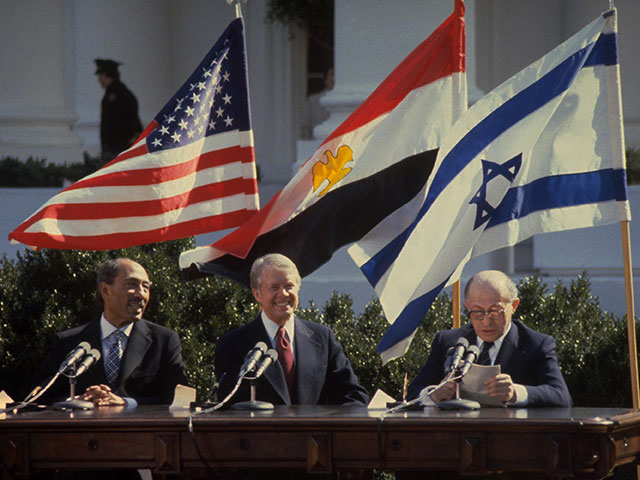 Анвар Садат,  Джимми Картер  и Менахем Бегин  в Вашингтоне, 26 марта 1979 года