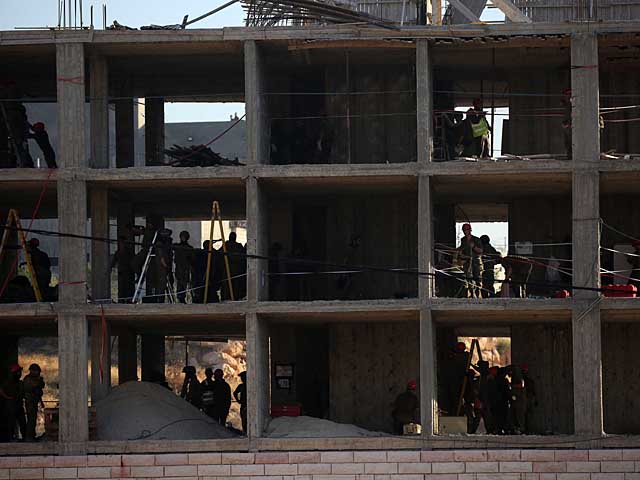 Разрушение домов в Сур Бахире