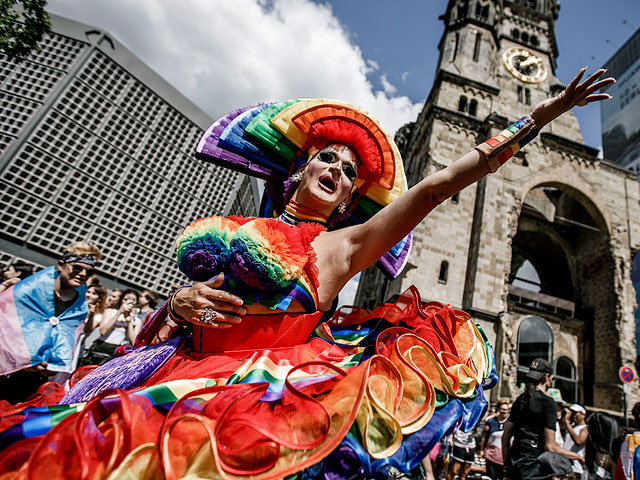 Christopher Street Day: масштабный гей парад в Берлине. 