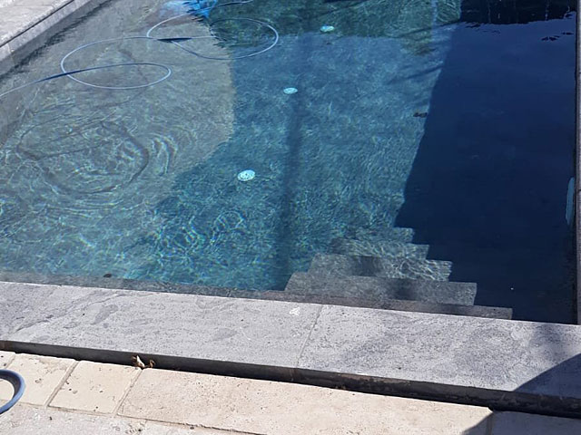     В одном из частных бассейнов Гуш Эциона едва не утонул мужчина