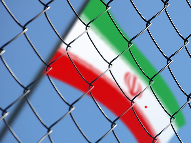 Иранец, отправленный в тюрьму за порнографию, бежал в Канаду  