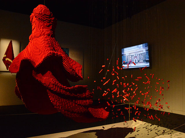 В Холоне открылась уникальная выставка "Искусство LEGO": The Art of the Brick  