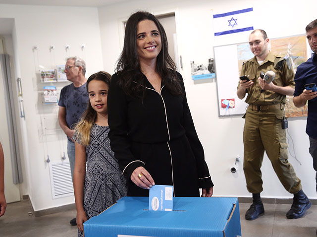 Айелет Шакед на избирательном участке, 17 сентября 2019 года