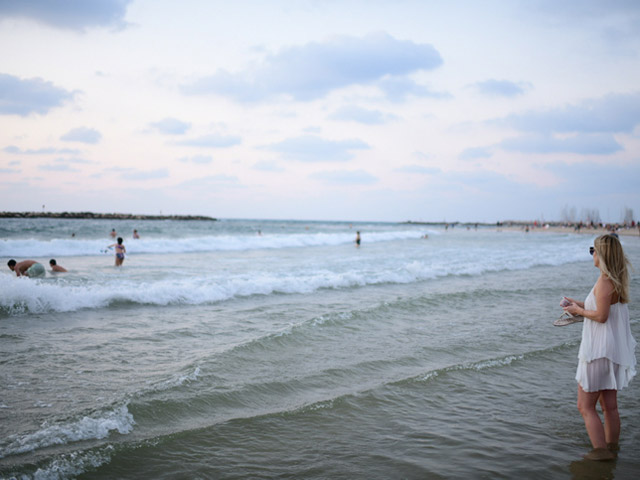 "Выбросить грехи в пучину морскую": Ташлих в Тель-Авиве