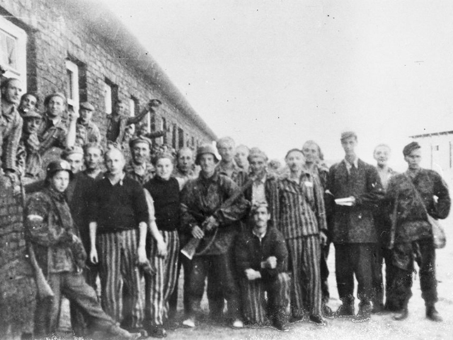 Заключенные варшавского концлагеря
