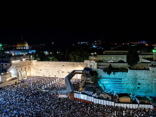 До 200 тысяч евреев прочли "Слихот" у Стены Плача