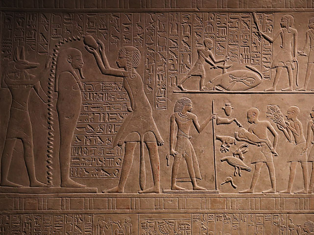 Египетские археологи обнаружили 20 нетронутых саркофагов