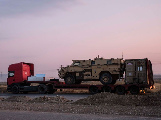 Конвой бронетехники США покидает Сирию. Дорога к городу Шейхан, Ирак. 19 октября 2019 года