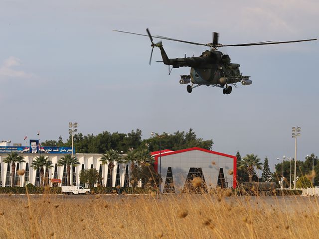 Российский военный вертолет на авиабазе Хмеймим в Сирии (архив)