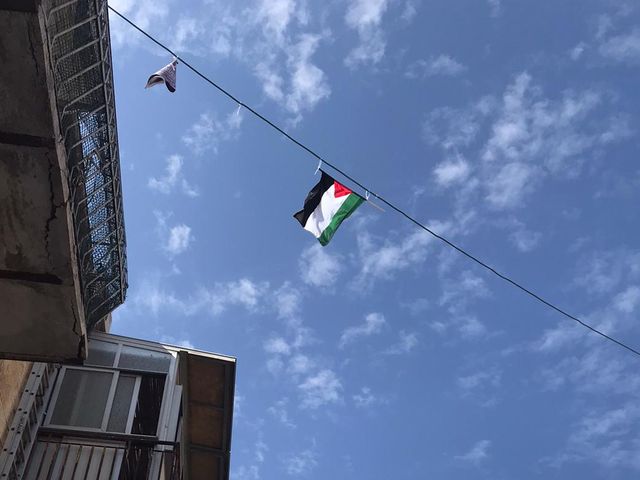 В Меа Шеарим полиция сняла палестинский флаг