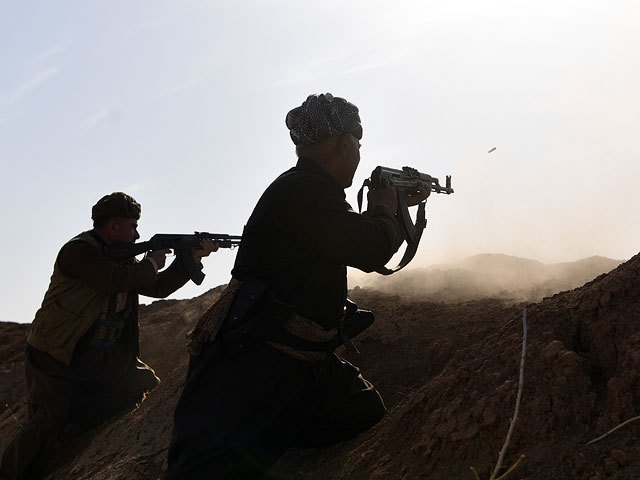 Курды атакуют на западе Сирии, отступая на востоке