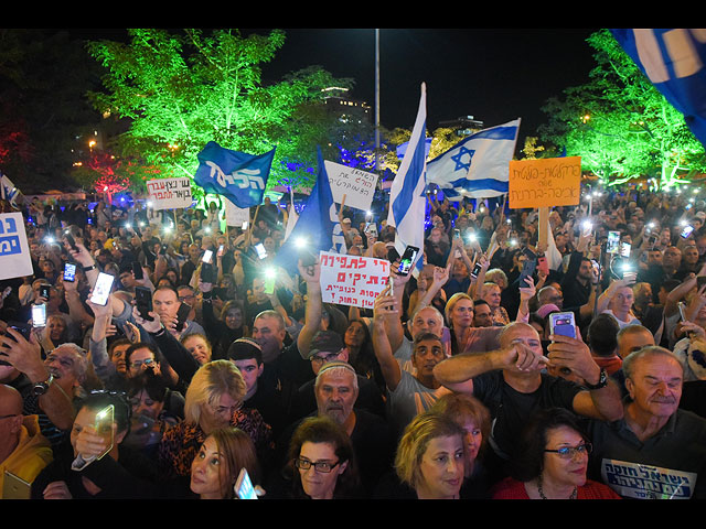 В Петах-Тикве прошел митинг в поддержку Нетаниягу. Фоторепортаж