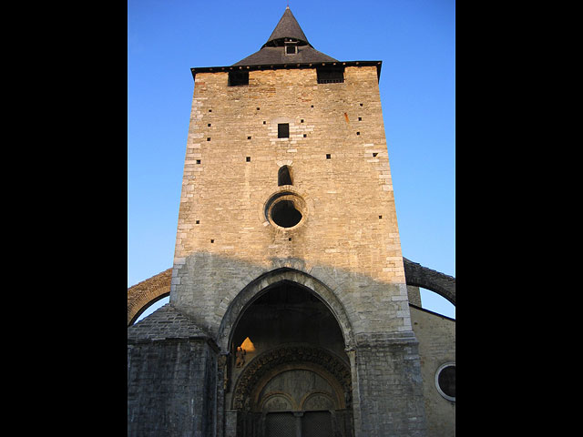 "Ограбление века" на юге Франции: из средневековой церкви похитили золотые украшения на миллионы евро