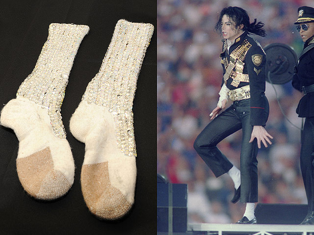 На аукционе в Нью-Джерси выставят носки Майкла Джексона, в которых он исполнял "лунную походку"