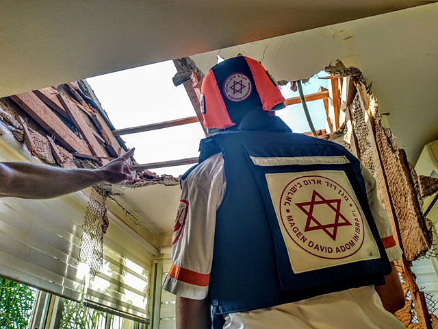Парамедики оказали помощь 46 израильтянам, пострадавшим во время обстрелов