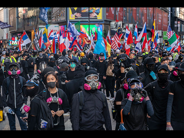 Протесты в Гонконге продолжаются, сотни задержанных