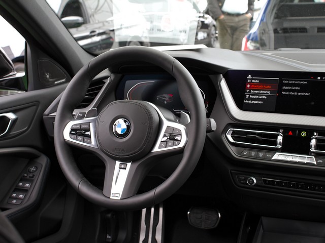 Интерьер BMW 1-Series нового поколения