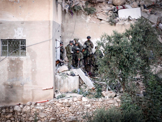 Израильские военные в Сурифе (архив)