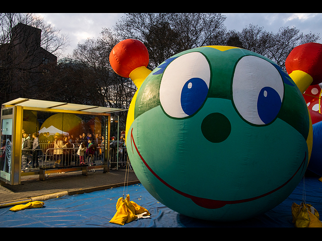 Подготовка к фантастическому Macy's Thanksgiving Day Parade в Нью-Йорке. Фоторепортаж