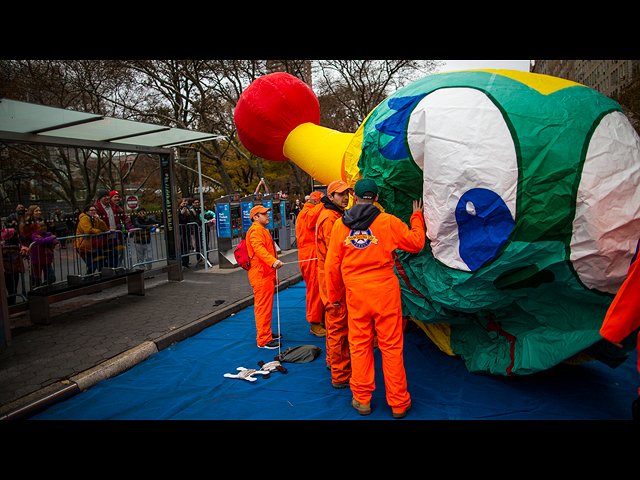 Подготовка к фантастическому Macy's Thanksgiving Day Parade в Нью-Йорке. Фоторепортаж