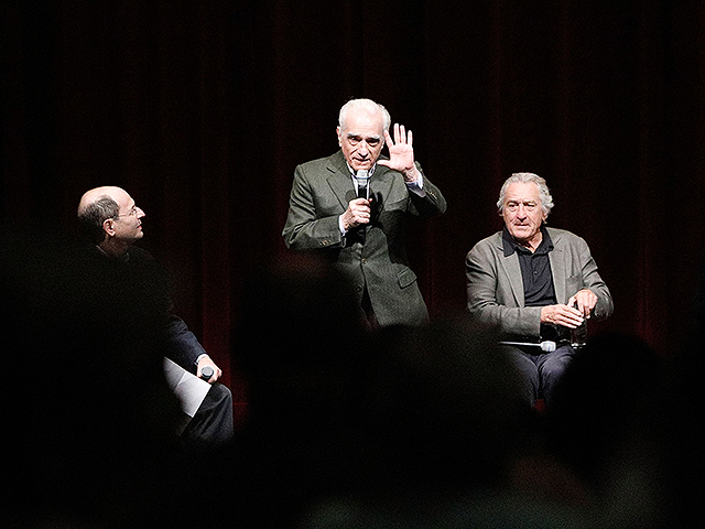Ведущий Брайан Роуз, режиссер Мартин Скорсезе и актер Роберт Де Ниро во время официального показа в Академии кинематографических искусств фильма "Ирландец". 26 октября 2019 года, Нью-Йорк