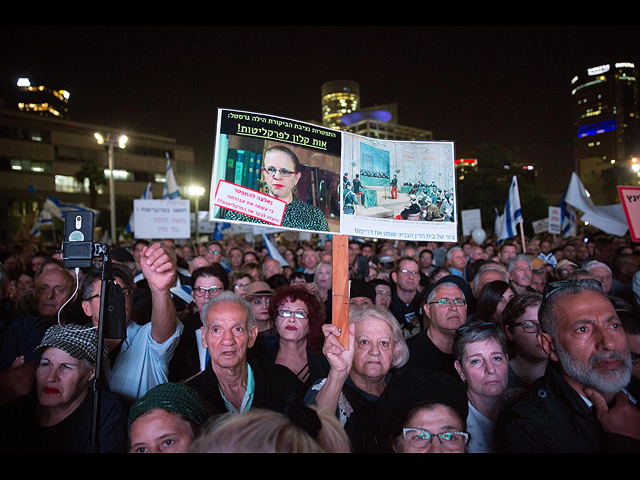 В Тель-Авиве состоялся бурный митинг в поддержку Нетаниягу. Фоторепортаж