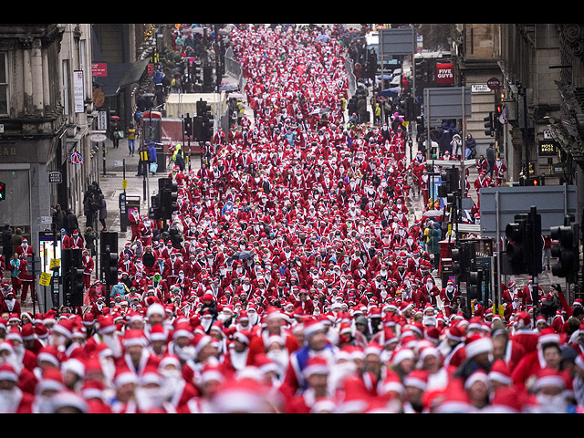 Восемь тысяч Санта Клаусов на улицах Глазго. Фоторепортаж